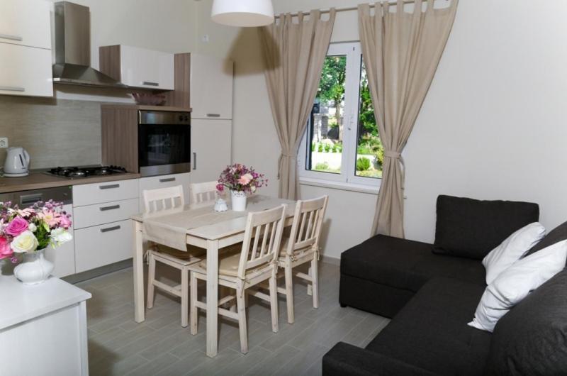 קאבטאט Apartments Villa Lucy מראה חיצוני תמונה